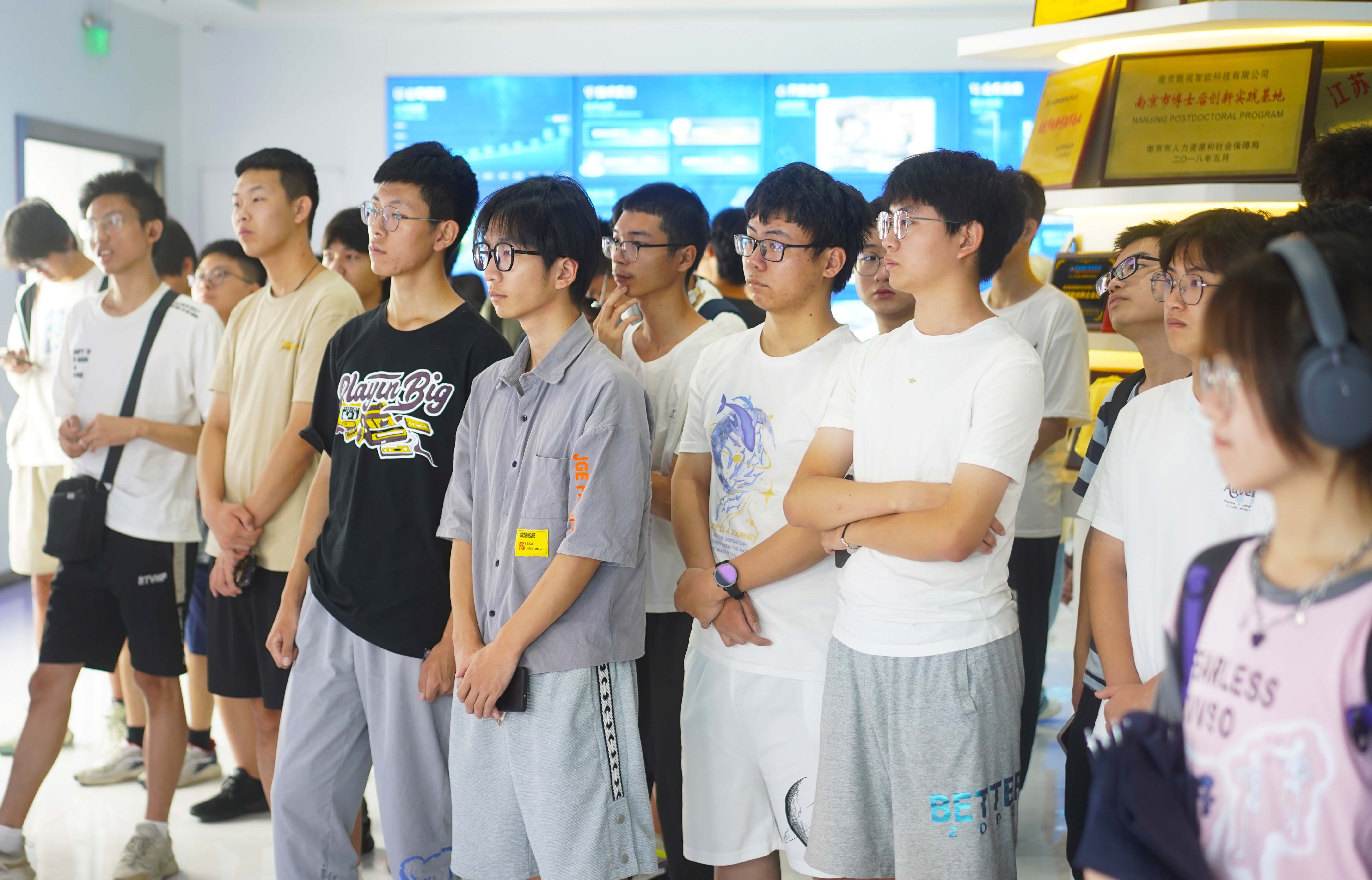 探访企业 指引未来 | 中国矿业大学师生走访调研小视科技