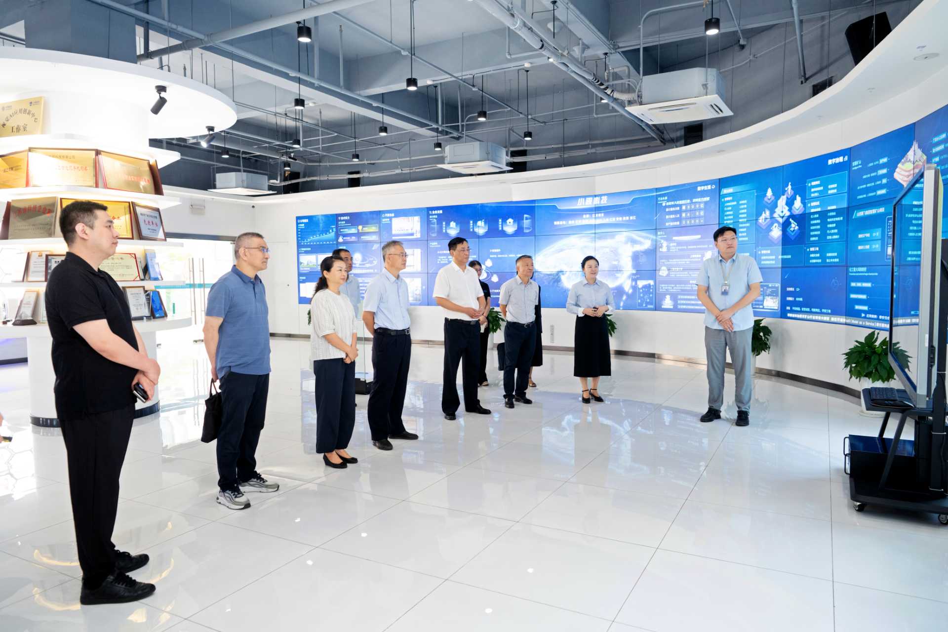 市、区及马钢矿业资源集团领导一行调研小视科技，共话工业AI赋能与城市安全建设